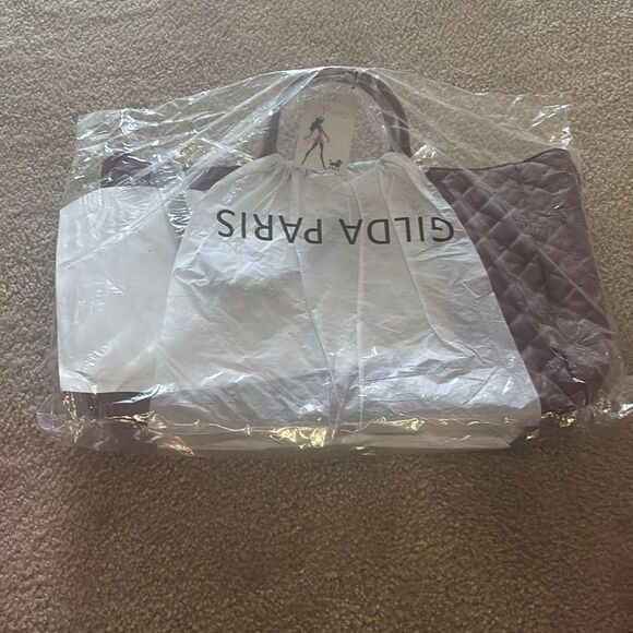 NWT Gilda Paris large quilted tote bag travels, elegance and functionality. - Picture 1 of 1